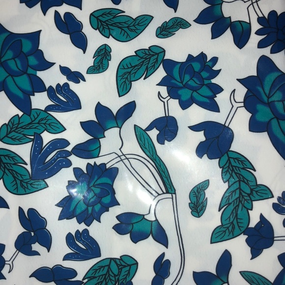 ππHPπONE LEFTβ οΈπLovely White Floral Kimono - Picture 3 of 5